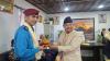 जिल्ला प्रहरी कार्यालय खोटाङका प्रहरी नायव उपरिक्षक प्रतिक विष्टलाई स्वागत गर्नुहुँदै गाउँपालिका अध्यक्ष रवि प्रकाश राई ।